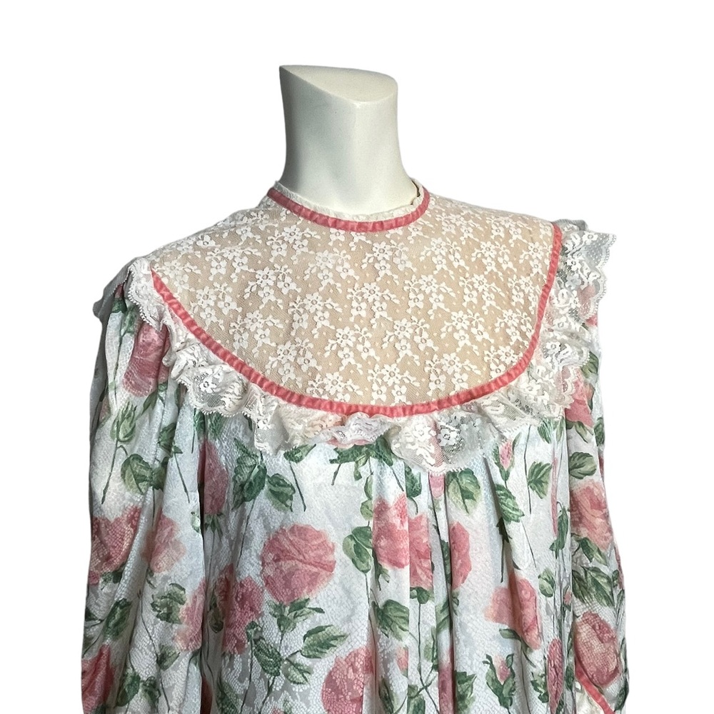 Floral Lace Yoke Long Women's Dress in Pink and White - Picture 3 of 14